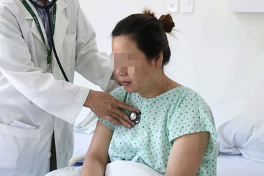 Sốt xuất huyết tấn công thai phụ: Sau 4 ngày đã tổn thương phổi nguy kịch