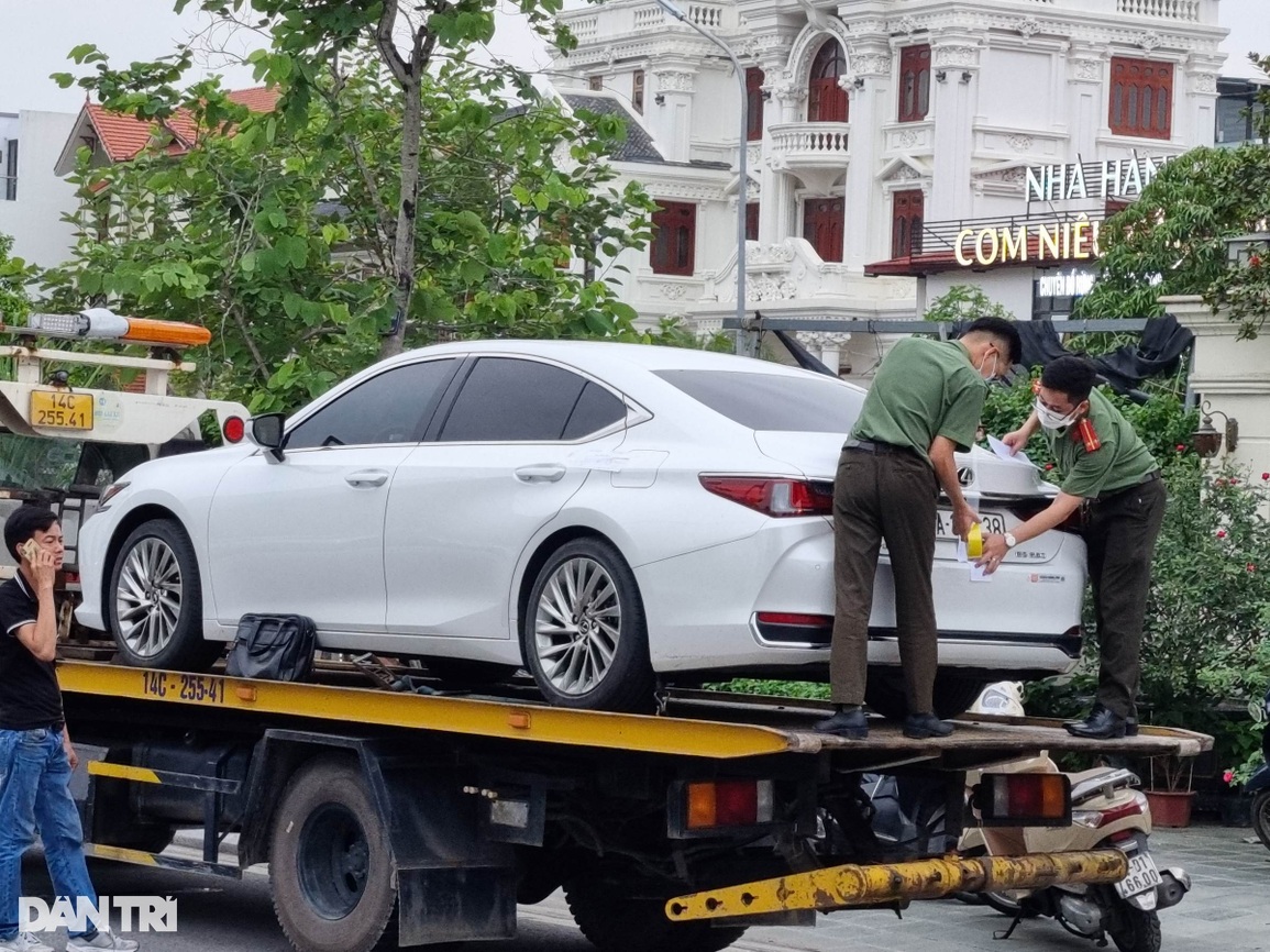 Vì sao 4 xe sang bị tạm giữ trong vụ bắt nguyên Chủ tịch TP Hạ Long? - 7 Vì sao 4 xe sang bị tạm giữ trong vụ bắt nguyên Chủ tịch TP Hạ Long? - 7