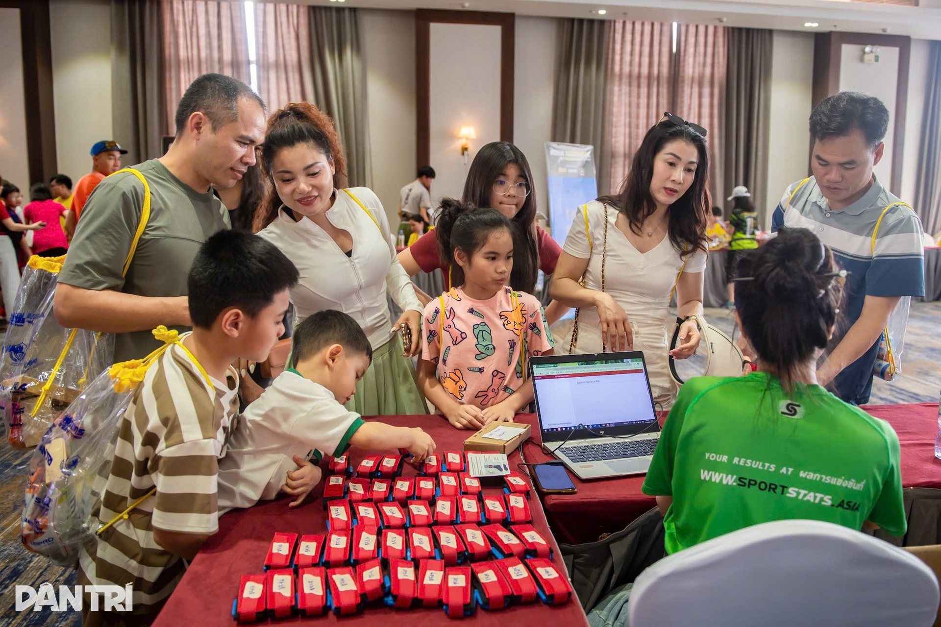 Hơn 2.000 vận động viên hào hứng nhận bib Aqua Warriors Halong Bay 2025 - 3