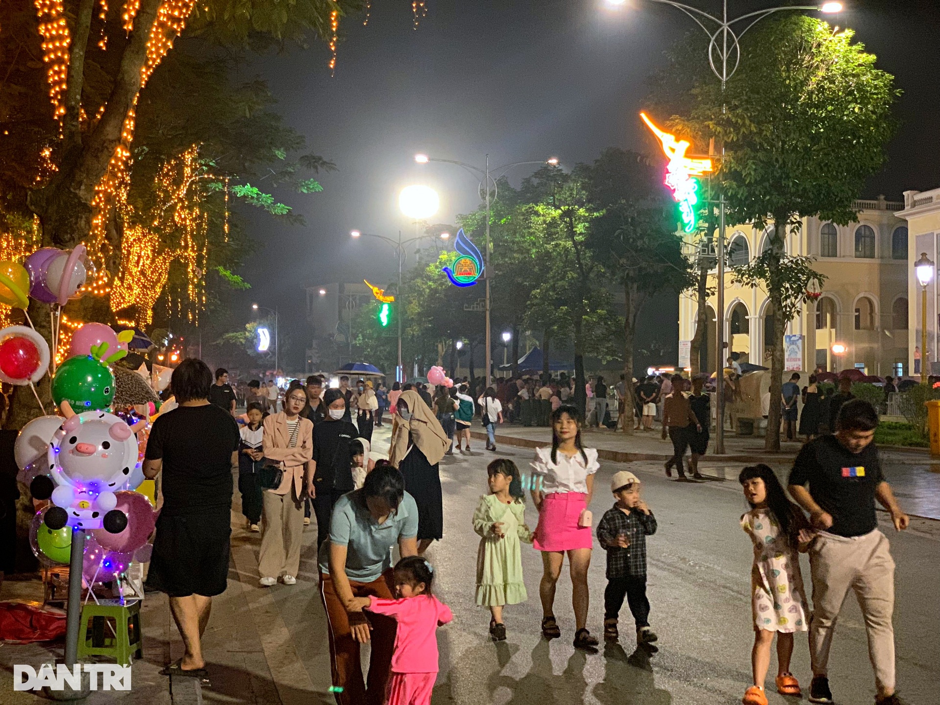 Phố đi bộ Hà Nội: Nơi sầm uất, chỗ đìu hiu, đóng cửa - 6 Phố đi bộ Hà Nội: Nơi sầm uất, chỗ đìu hiu, đóng cửa - 6