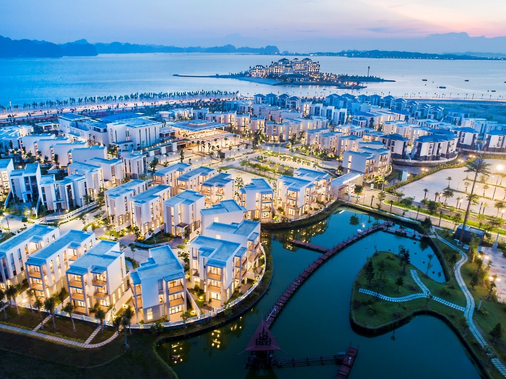 Du lịch hè Quảng Ninh - sức hấp dẫn của giải trí và nghỉ dưỡng sang trọng - 1 Du lịch hè Quảng Ninh - sức hấp dẫn của giải trí và nghỉ dưỡng sang trọng - 1