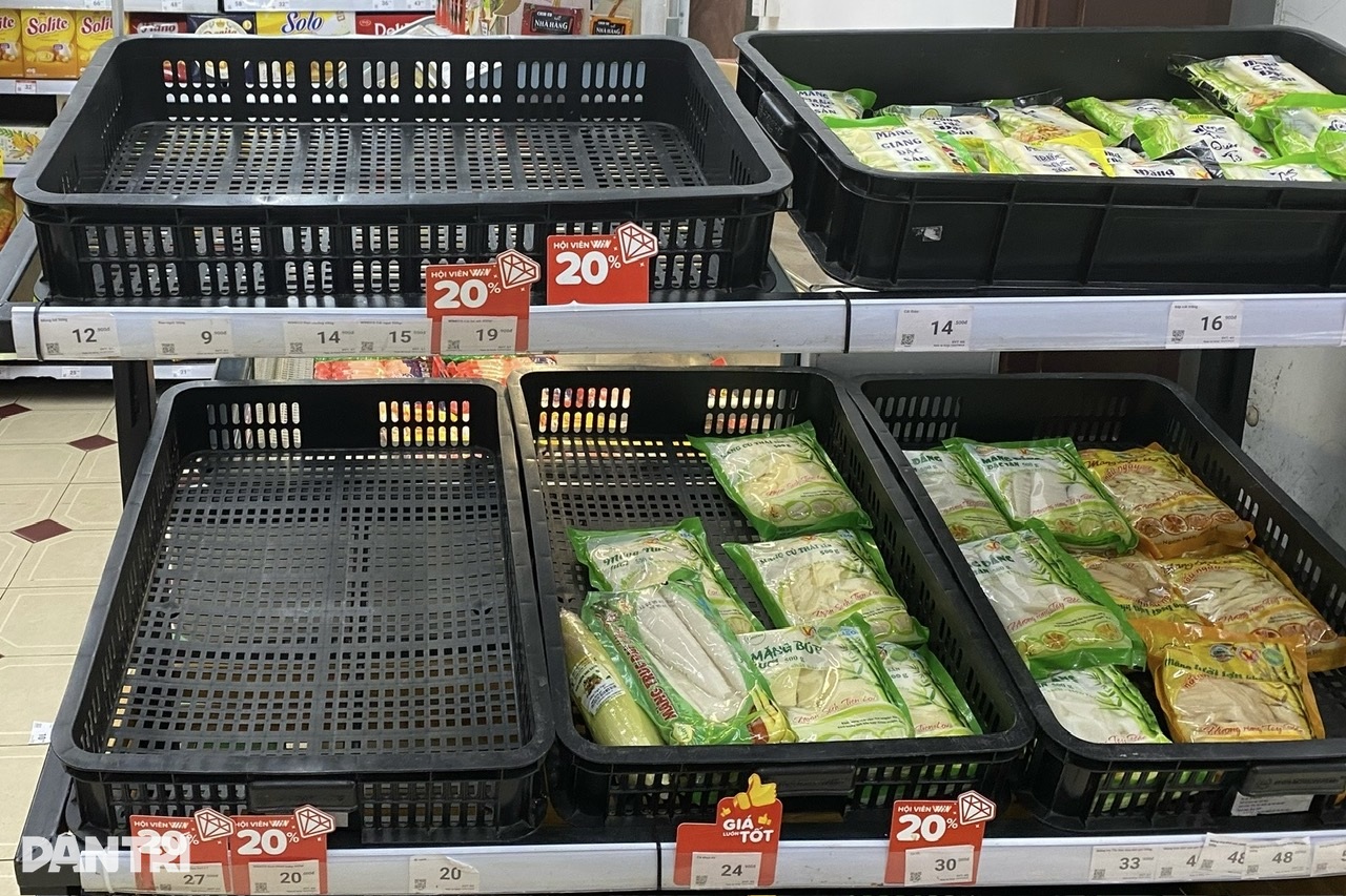 Khắp nơi ngập lụt, giải bài toán cung ứng thực phẩm ở miền Bắc ra sao? - 1 Khắp nơi ngập lụt, giải bài toán cung ứng thực phẩm ở miền Bắc ra sao? - 1