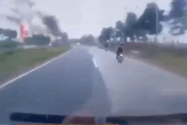 Kinh hoàng khoảnh khắc "xe điên" tông loạt phương tiện đi đường