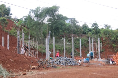 Huyện "đổ thêm dầu vào lửa" vụ công trình của nguyên lãnh đạo xã?