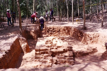 Phát hiện phế tích nền móng tháp Chăm gần 1.000 năm tuổi