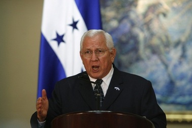 Tổng thống bị lật đổ sắp được phục chức