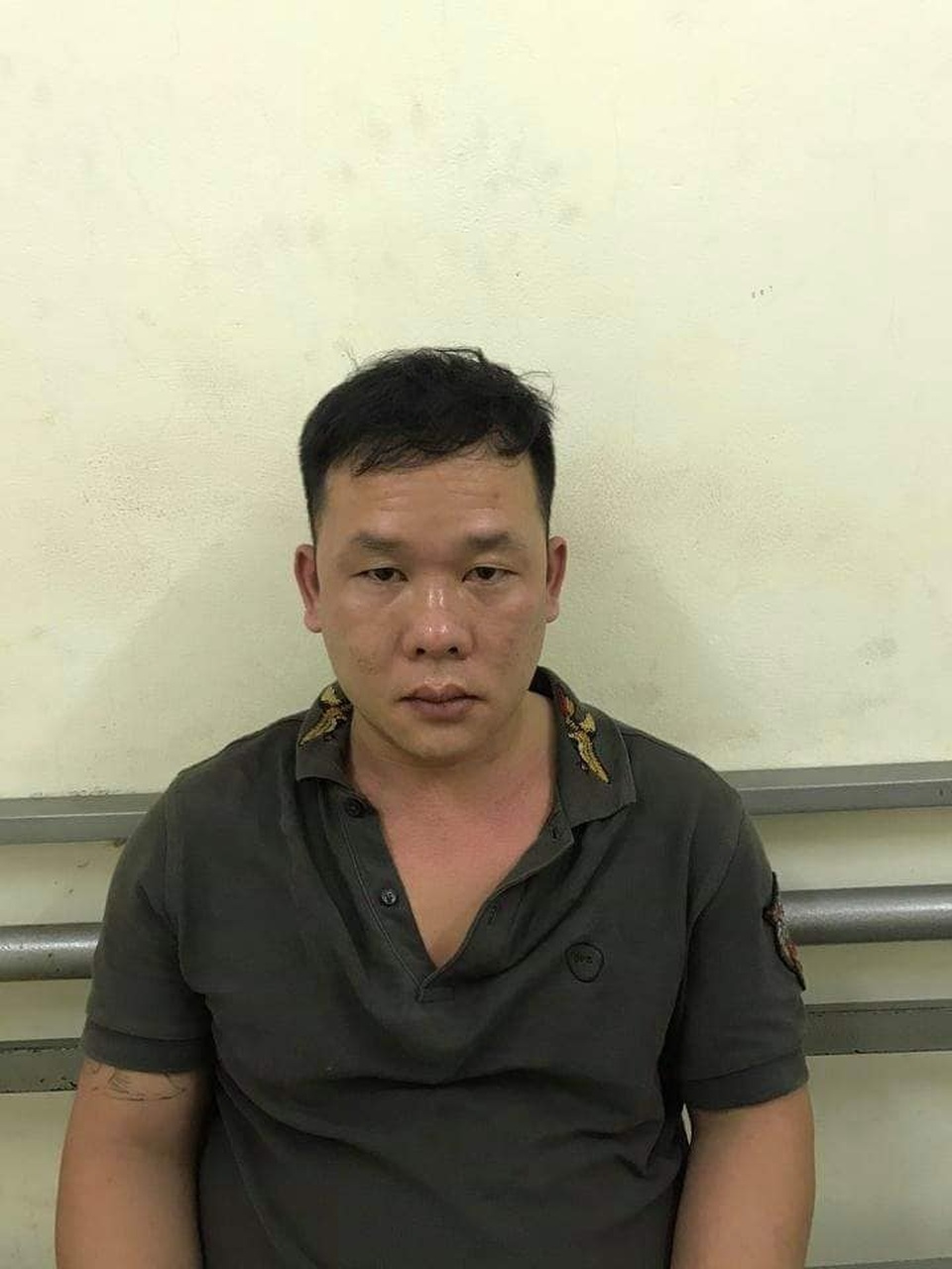 Bắt tên cướp manh động, lao xe vào cảnh sát hòng lấy lại tài sản - 1 Bắt tên cướp manh động, lao xe vào cảnh sát hòng lấy lại tài sản - 1
