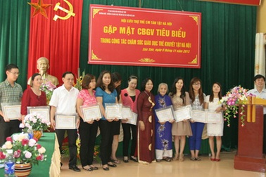 Tuyên dương thầy cô của những học sinh đặc biệt