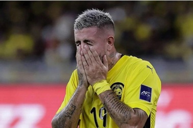 Cầu thủ nhập tịch Malaysia bị đối xử phũ phàng sau án phạt của FIFA