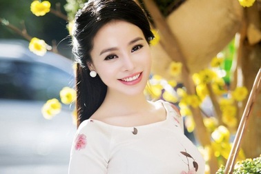 Nữ thạc sỹ xinh đẹp rạng rỡ khoe sắc xuân