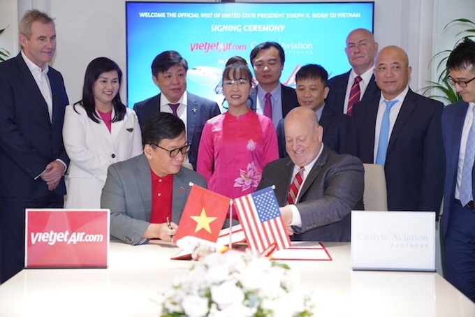 Vietjet và Tập đoàn tài chính Carlyle ký kết Thoả thuận tài trợ tàu bay trị giá 550 triệu USD nhân chuyến thăm chính thức của Tổng thống Hoa Kỳ Joe Biden đến Việt Nam.