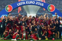 Các nhà vô địch vĩ đại qua 15 vòng chung kết Euro