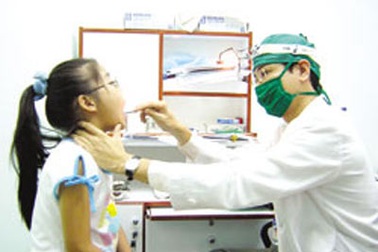 Cẩn thận khi trẻ tái viêm họng liên tục