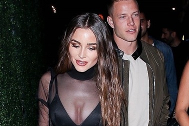 Olivia Culpo mặc áo hở bạo đi chơi cùng bồ trẻ