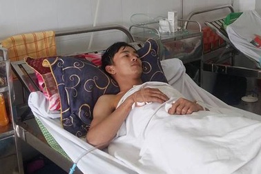 Đâm xuyên ngực bạn nhậu vì không được mời uống trước