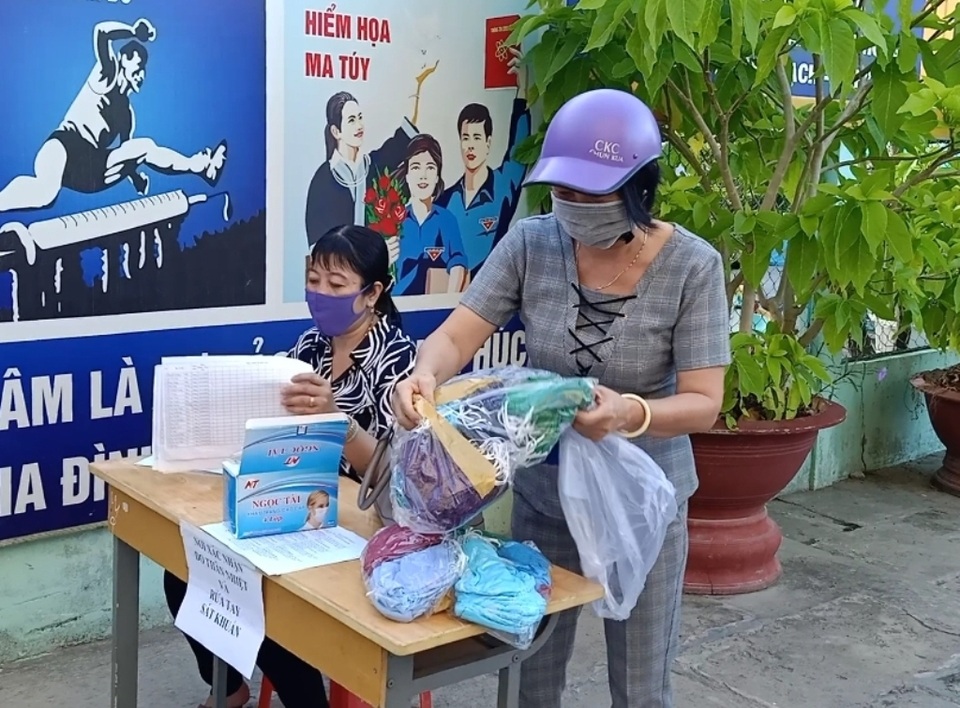 Học sinh háo hức đến sớm học buổi đầu tiên sau kỳ nghỉ dài vì Covid-19 - 5 Học sinh háo hức đến sớm học buổi đầu tiên sau kỳ nghỉ dài vì Covid-19 - 5