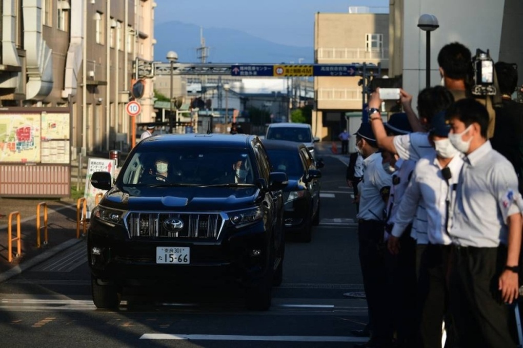 Xe tang đưa thi thể cựu Thủ tướng Abe về Tokyo - 1 Xe tang đưa thi thể cựu Thủ tướng Abe về Tokyo - 1