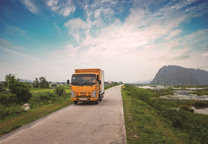 Bưu điện Bắc Giang hỗ trợ nông dân tiêu thụ hàng chục tấn vải, dứa, na mỗi ngày - Ảnh 1.