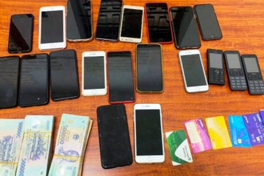 Triệt phá ổ nhóm đánh bạc có nhiều "quý bà" tham gia