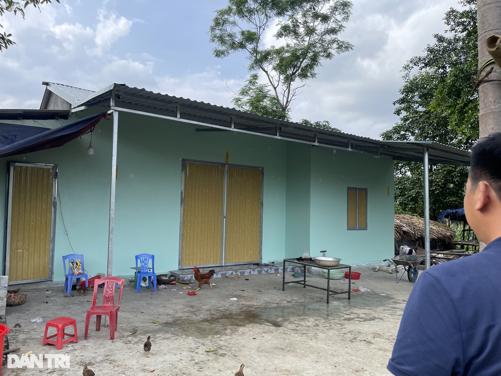 Người dân xã Minh Xuân: Chúng tôi rất phấn khởi khi được nhận nhà mới - 5 Người dân xã Minh Xuân: Chúng tôi rất phấn khởi khi được nhận nhà mới - 5