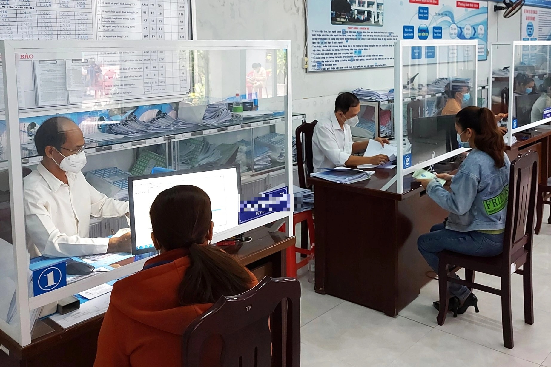 Ο Bac Lieu σχεδιάζει να δαπανήσει περισσότερα από 81 δισεκατομμύρια VND για να ανταμείψει αξιωματούχους, δημόσιους υπαλλήλους και δημόσιους υπαλλήλους - 1 Bạc Liêu dự chi hơn 81 tỷ đồng để thưởng cán bộ, công chức, viên chức - 1