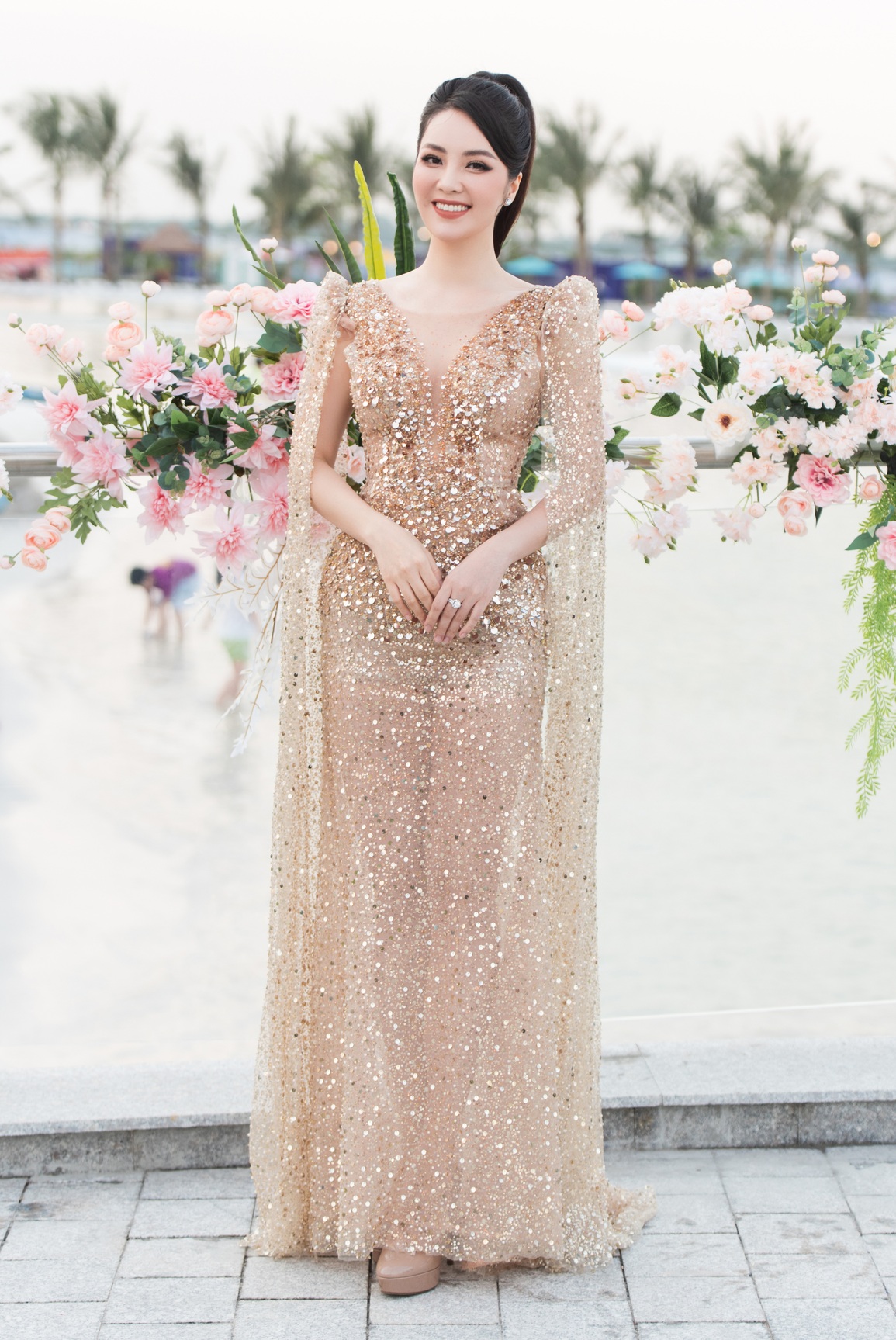 Á hậu Thụy Vân lột xác với váy cắt xẻ quyến rũ - 7 Á hậu Thụy Vân lột xác với váy cắt xẻ quyến rũ - 7