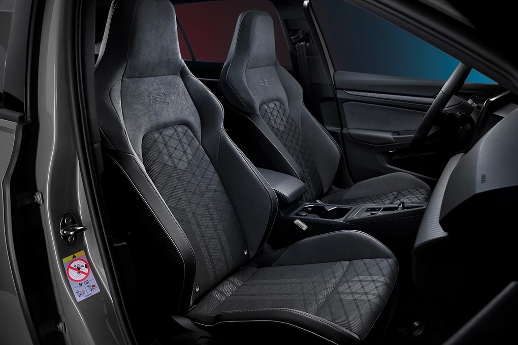 Đối thủ của Honda Civic Type R chốt giá tại Việt Nam, cao nhất tới 1,9 tỷ - 4 Đối thủ của Honda Civic Type R chốt giá tại Việt Nam, cao nhất tới 1,9 tỷ - 4
