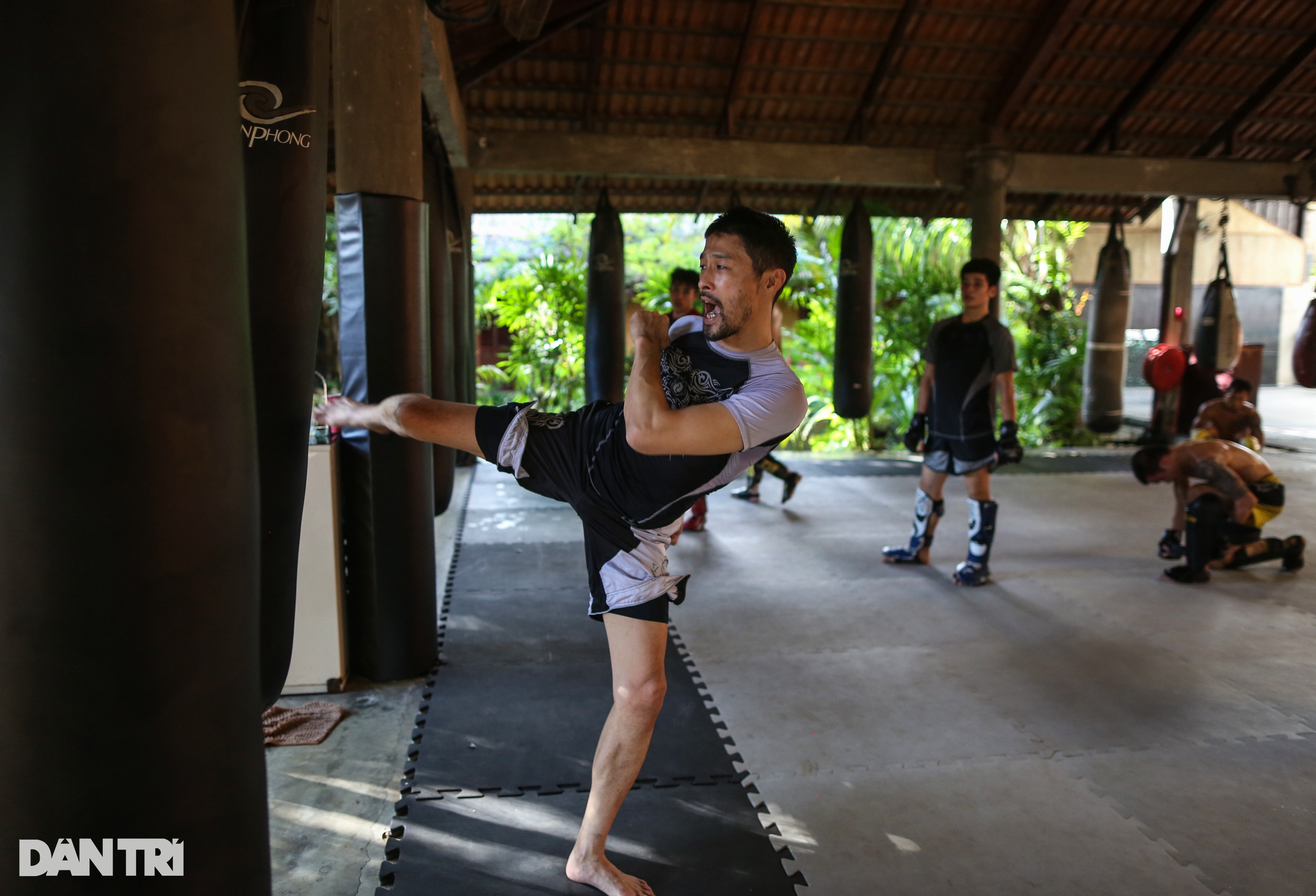 Johnny Trí Nguyễn ở ẩn tuổi 48: Cuộc sống tôi thoải mái hơn xưa nghìn lần - 5 Johnny Trí Nguyễn ở ẩn tuổi 48: Cuộc sống tôi thoải mái hơn xưa nghìn lần - 5