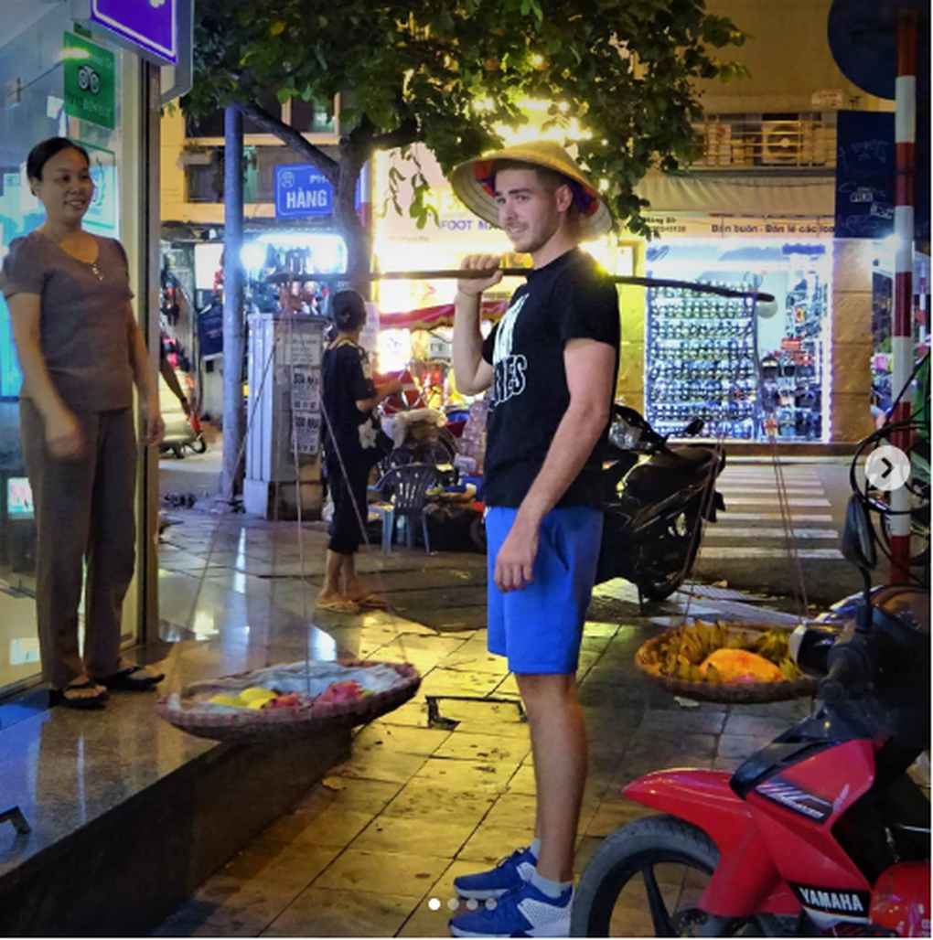 Sống ở Việt Nam 10 năm, khách Tây thấy sốc khi mua hàng bị nói thách - 4 Sống ở Việt Nam 10 năm, khách Tây thấy sốc khi mua hàng bị nói thách - 4