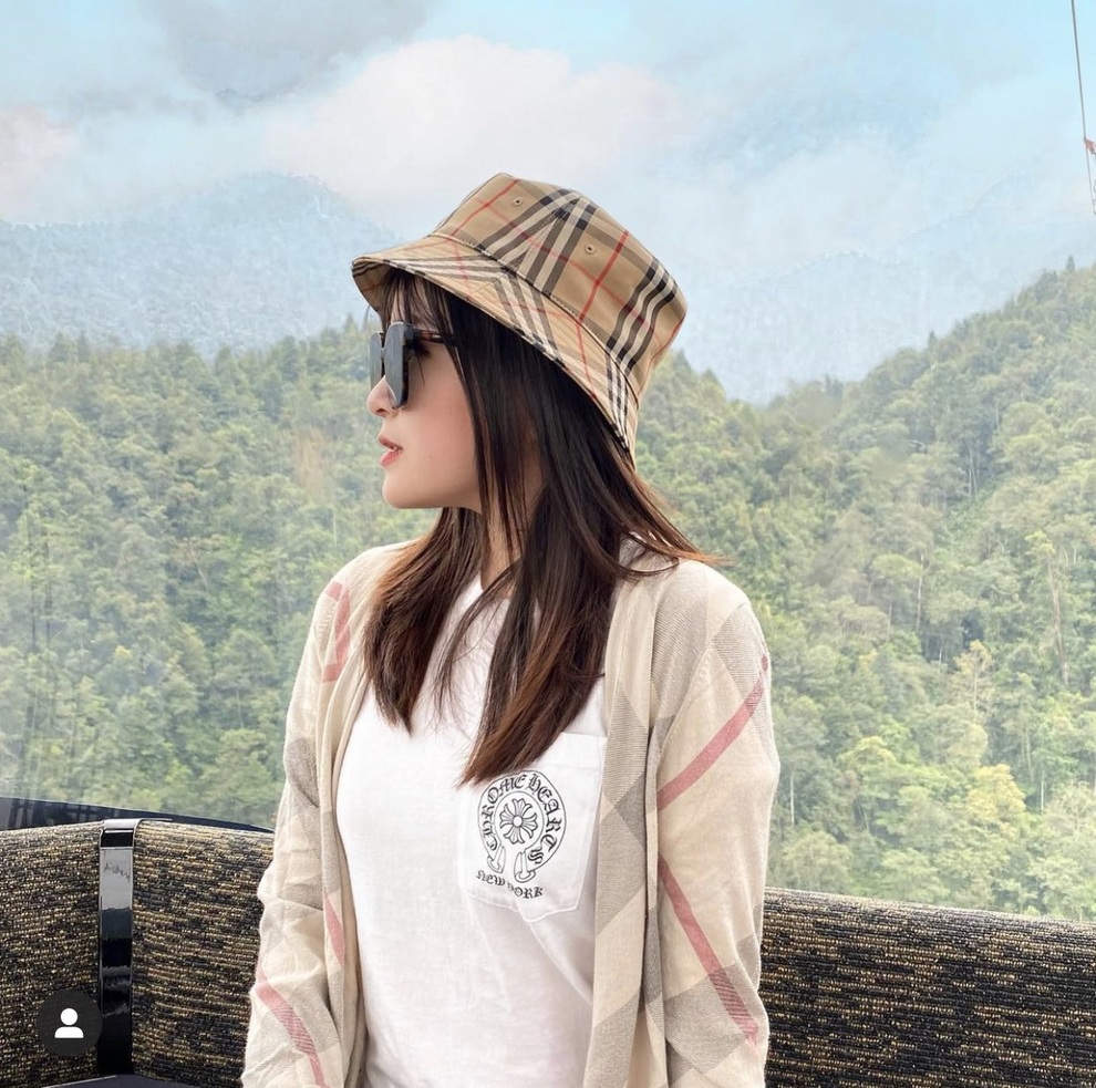 Rich kid mới nổi trên TikTok: 18 tuổi, học trường nhà giàu, IELTS 8.0 - 7 Rich kid mới nổi trên TikTok: 18 tuổi, học trường nhà giàu, IELTS 8.0 - 7