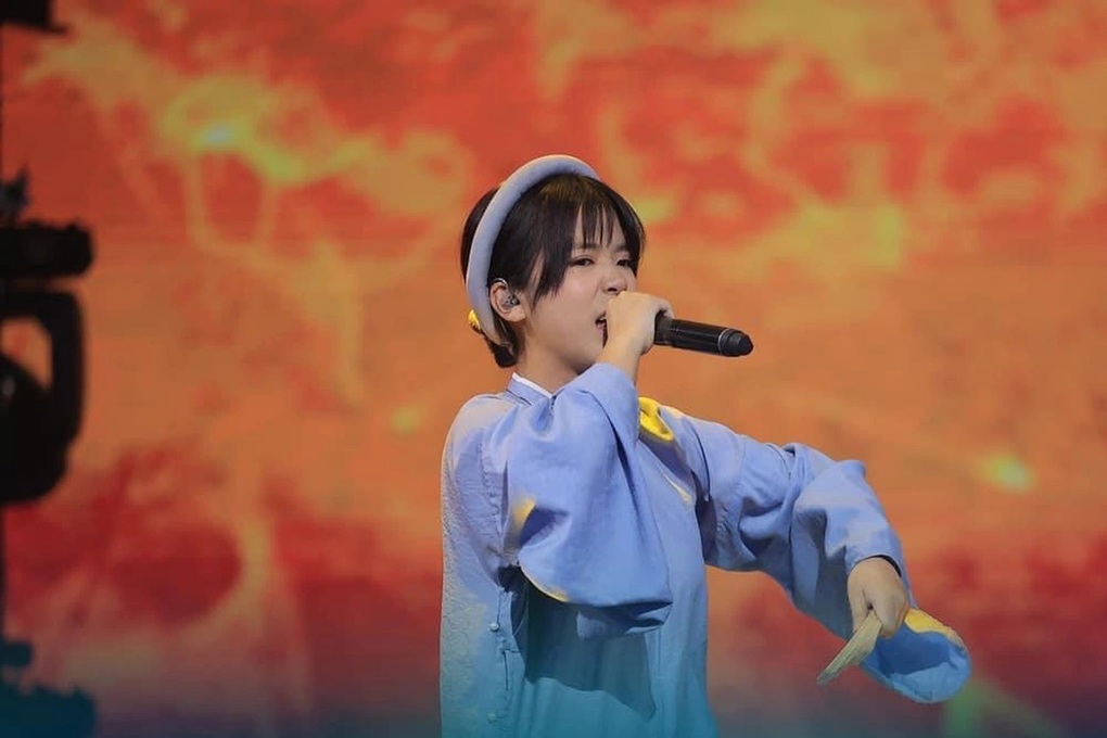 Nữ rapper 17 tuổi gây sốt khi lần đầu khoe ảnh bikini nóng bỏng - 4 Nữ rapper 17 tuổi gây sốt khi lần đầu khoe ảnh bikini nóng bỏng - 4