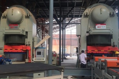 Việt Nam đã có thể vận hành dây chuyền làm gạch ốp lát cỡ lớn