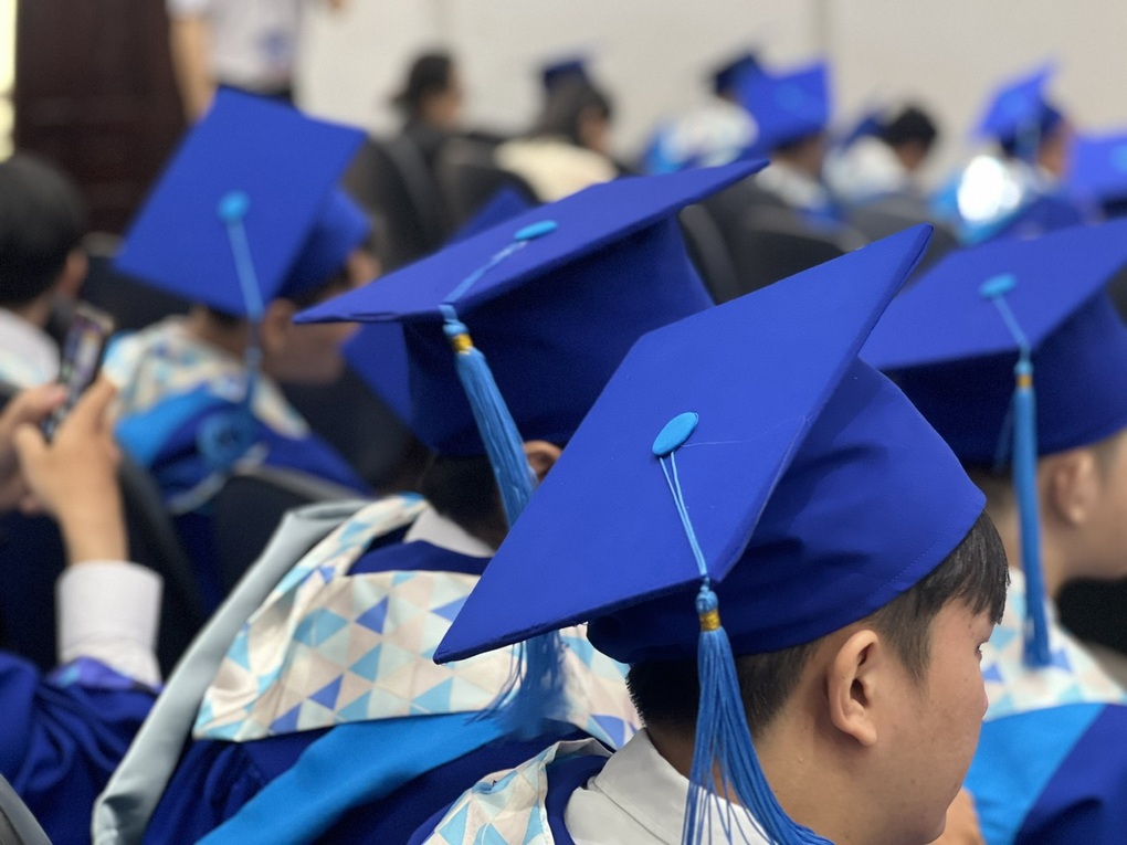 Eine Reihe von Universitäten gaben die Gehälter ihrer Dozenten öffentlich bekannt: Viele überraschende Zahlen - 3 Loạt trường đại học công khai thu nhập giảng viên: Nhiều con số bất ngờ - 3
