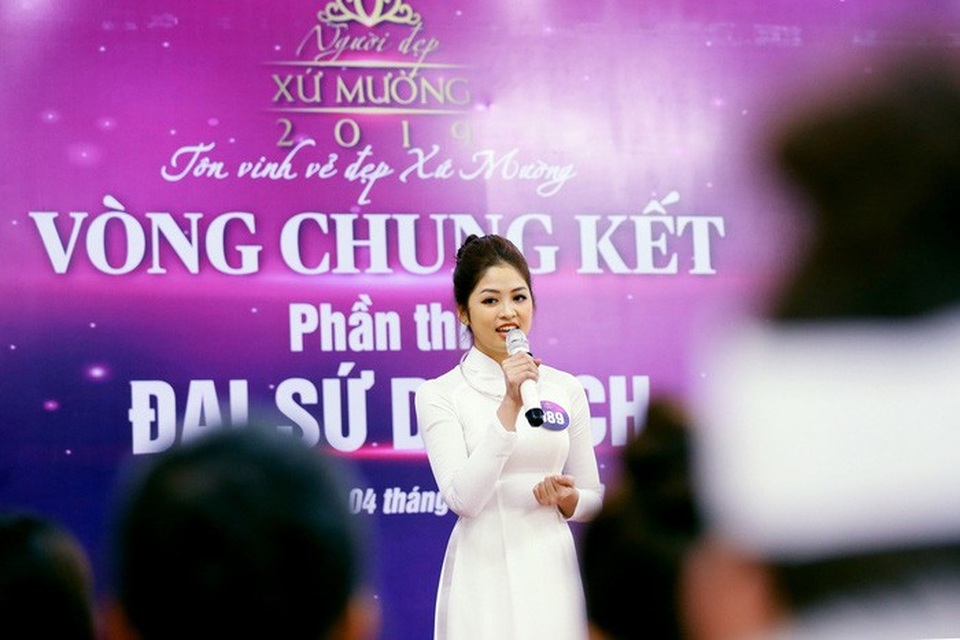 Người đẹp xứ Mường khoe sắc bên thác Cửu Tú Sơn - 2