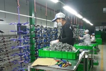 Hà Nội: Nhiều nhà xưởng, dây chuyền vắng lặng vì "bão" F0