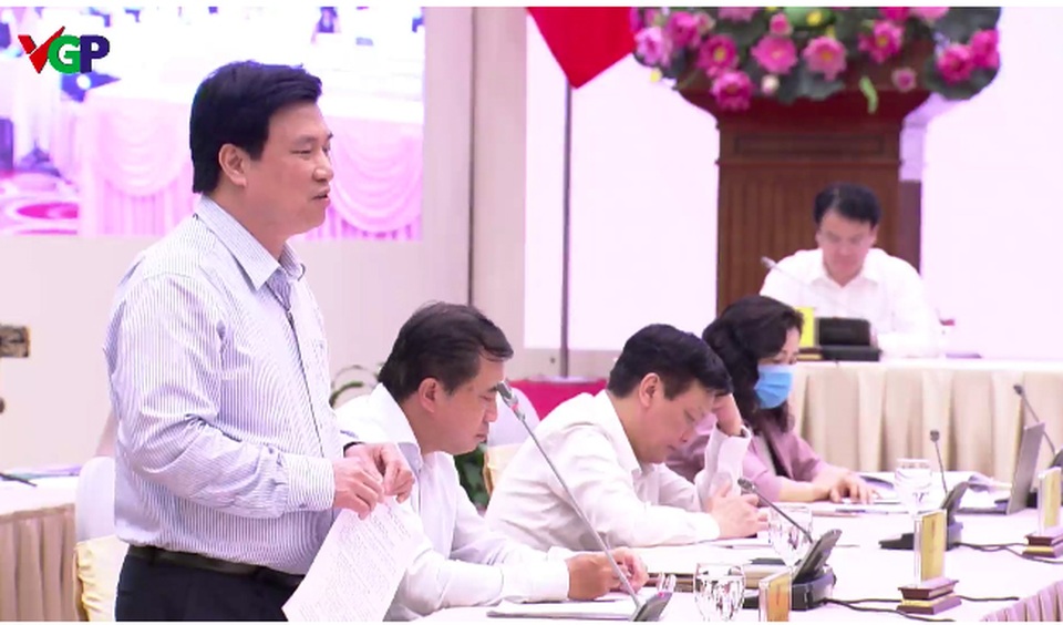 Thứ trưởng GDĐT: Không yêu cầu học sinh đeo mũ che giọt bắn trong lớp - 1 Thứ trưởng GDĐT: Không yêu cầu học sinh đeo mũ che giọt bắn trong lớp - 1