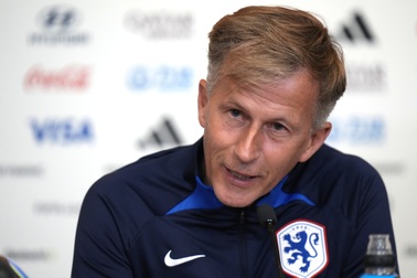 HLV Hà Lan bất ngờ vì thắng dễ dàng tuyển nữ Việt Nam