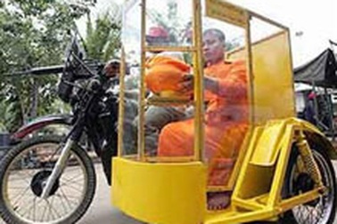 Xe chống đạn cho nhà sư