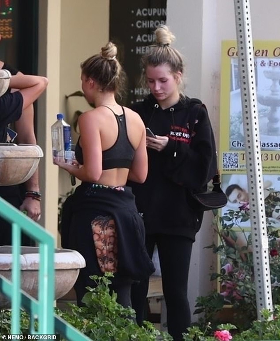 Sofia Richie diện đồ thể thao khoe cơ bụng săn chắc - 6 Sofia Richie diện đồ thể thao khoe cơ bụng săn chắc - 6