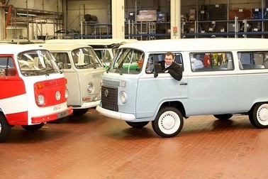 Tesla hứng thú với dòng minibus kiểu VW Kombi