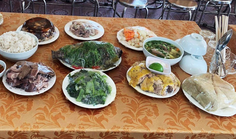 Bữa cơm đặc biệt dịp Tết của những người lầm lỗi - 2 Bữa cơm đặc biệt dịp Tết của những người lầm lỗi - 2
