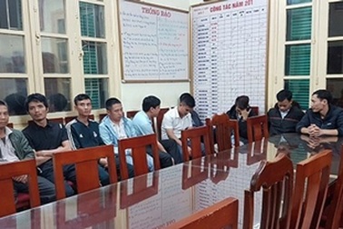 Hà Nội: Phạt hành chính 12 "cò"... taxi “dù” tại sân bay Nội Bài