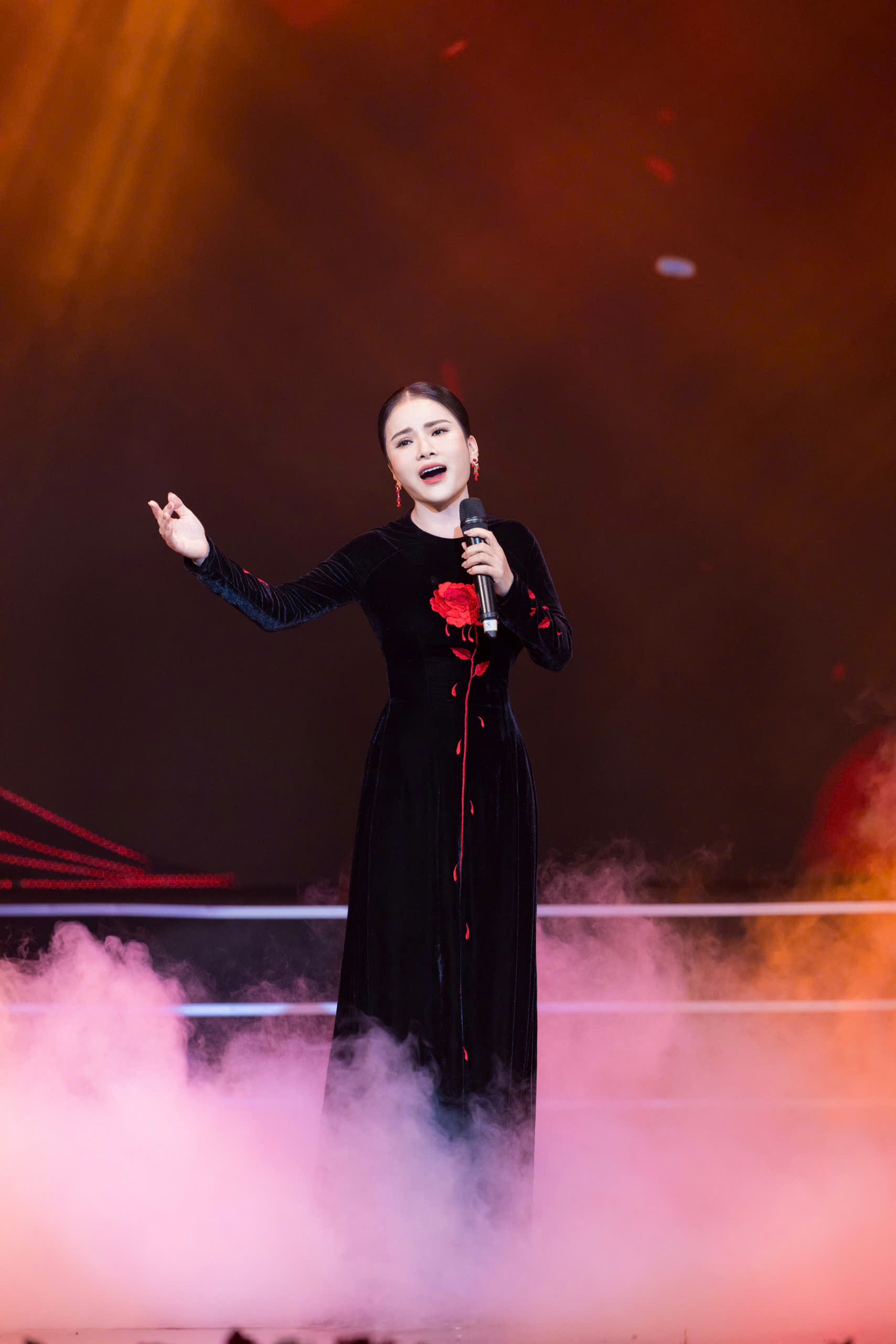 Ca sĩ Thành Lê: Tôi tận hưởng hạnh phúc mình đang có - 3