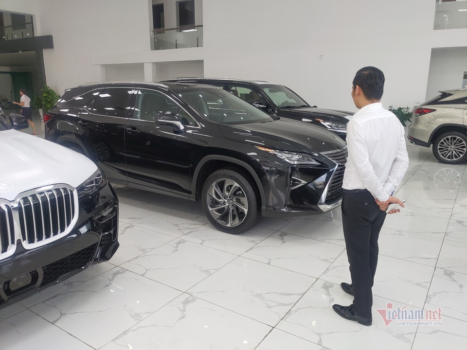 Giá ô tô giảm hấp dẫn, có nên mua ngay trong tháng cô hồn? - 1