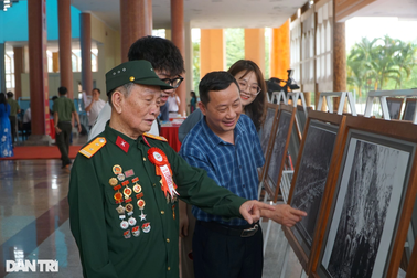 Tư liệu quý về đoàn xe thồ, trâu kéo lương thực ra tiền tuyến Điện Biên Phủ