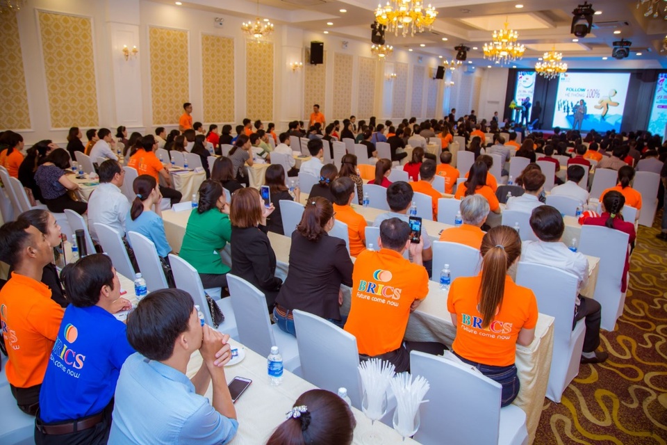Đại lý tổ chức, mảnh ghép hoàn thiện bức tranh phân phối bảo hiểm tại Việt Nam - 2 Đại lý tổ chức, mảnh ghép hoàn thiện bức tranh phân phối bảo hiểm tại Việt Nam - 2