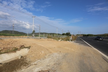 Hàng rào trên cao tốc Vĩnh Hảo - Phan Thiết bị cắt trộm