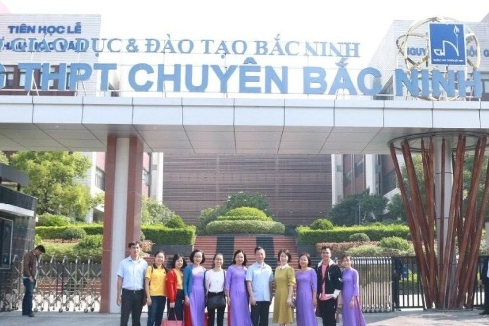 Hỗ trợ tiền tỷ để giáo sư về dạy cấp THPT: Có thu hút được nhân tài? - 1 Hỗ trợ tiền tỷ để giáo sư về dạy cấp THPT: Có thu hút được nhân tài? - 1