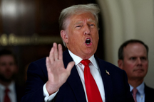 Ông Trump nói được miễn trừ truy cứu hành vi lật ngược bầu cử