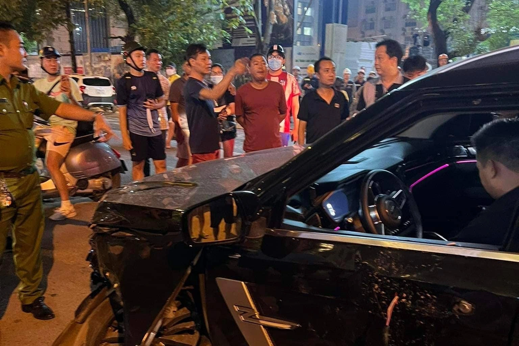 Tài xế gây tai nạn liên hoàn trên phố Hà Nội là giảng viên đại học - 2 Tài xế gây tai nạn liên hoàn trên phố Hà Nội là giảng viên đại học - 2
